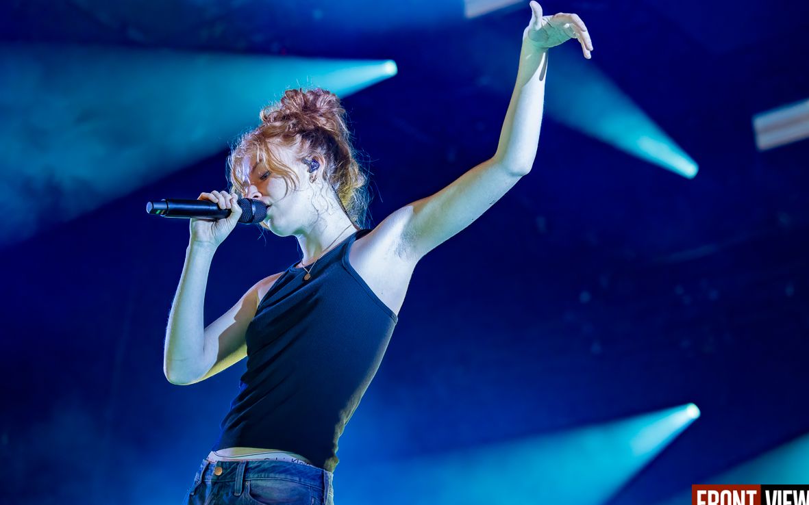 荷兰创作女歌手 froukje 音乐现场