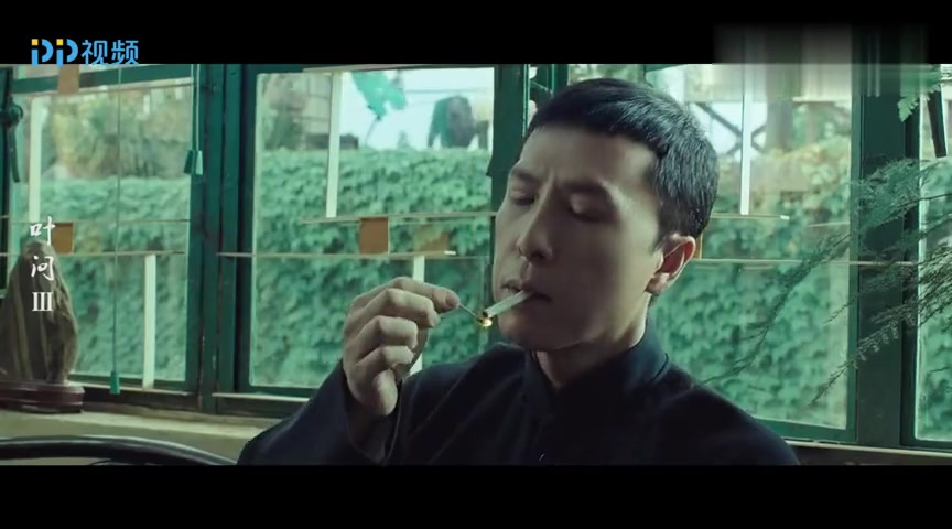 李小龙找叶问拜师，踢他三脚没踢中，叶问：不够快啊年轻人