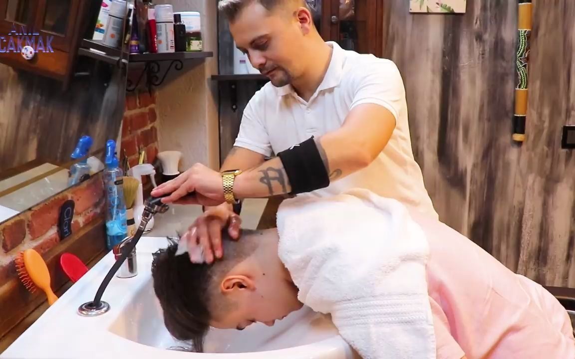 土耳其小哥的头部按摩EFFECIENT SLEEP THERAPY IN BARBER SHOP哔哩哔哩bilibili