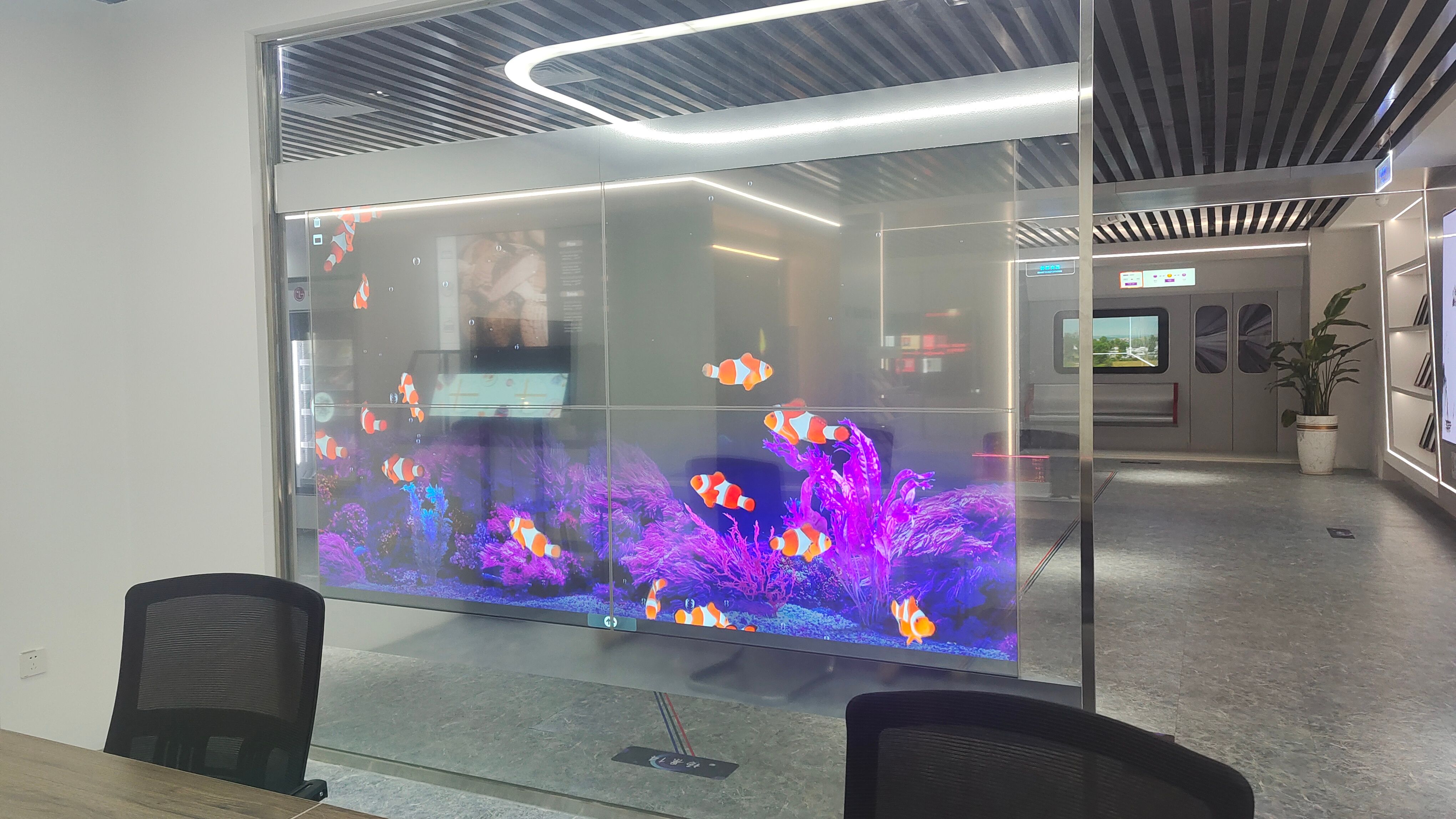 拼接无限:oled拼接透明屏创造更大,更连贯的视觉世界