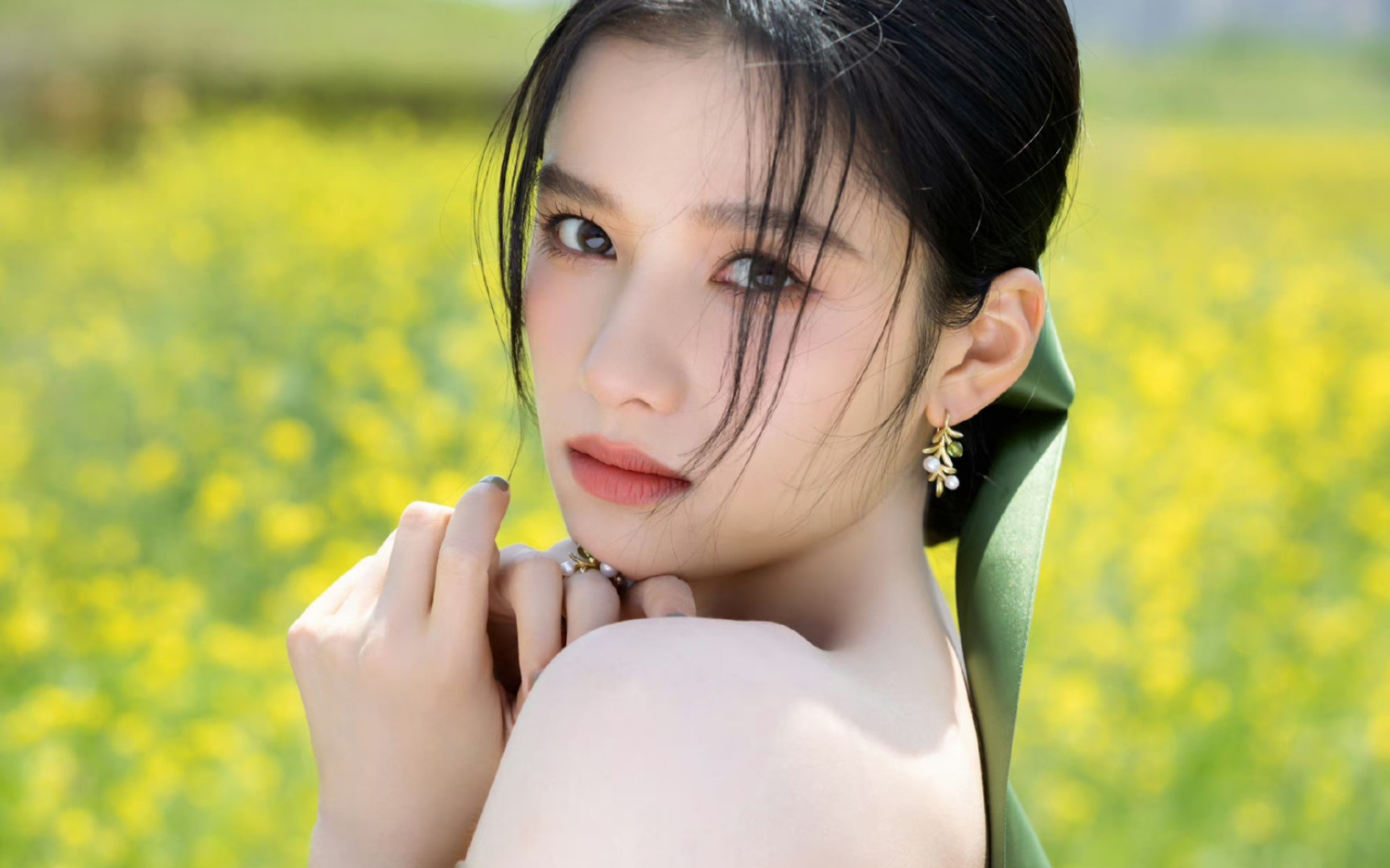 巧笑倩兮,美目盼兮