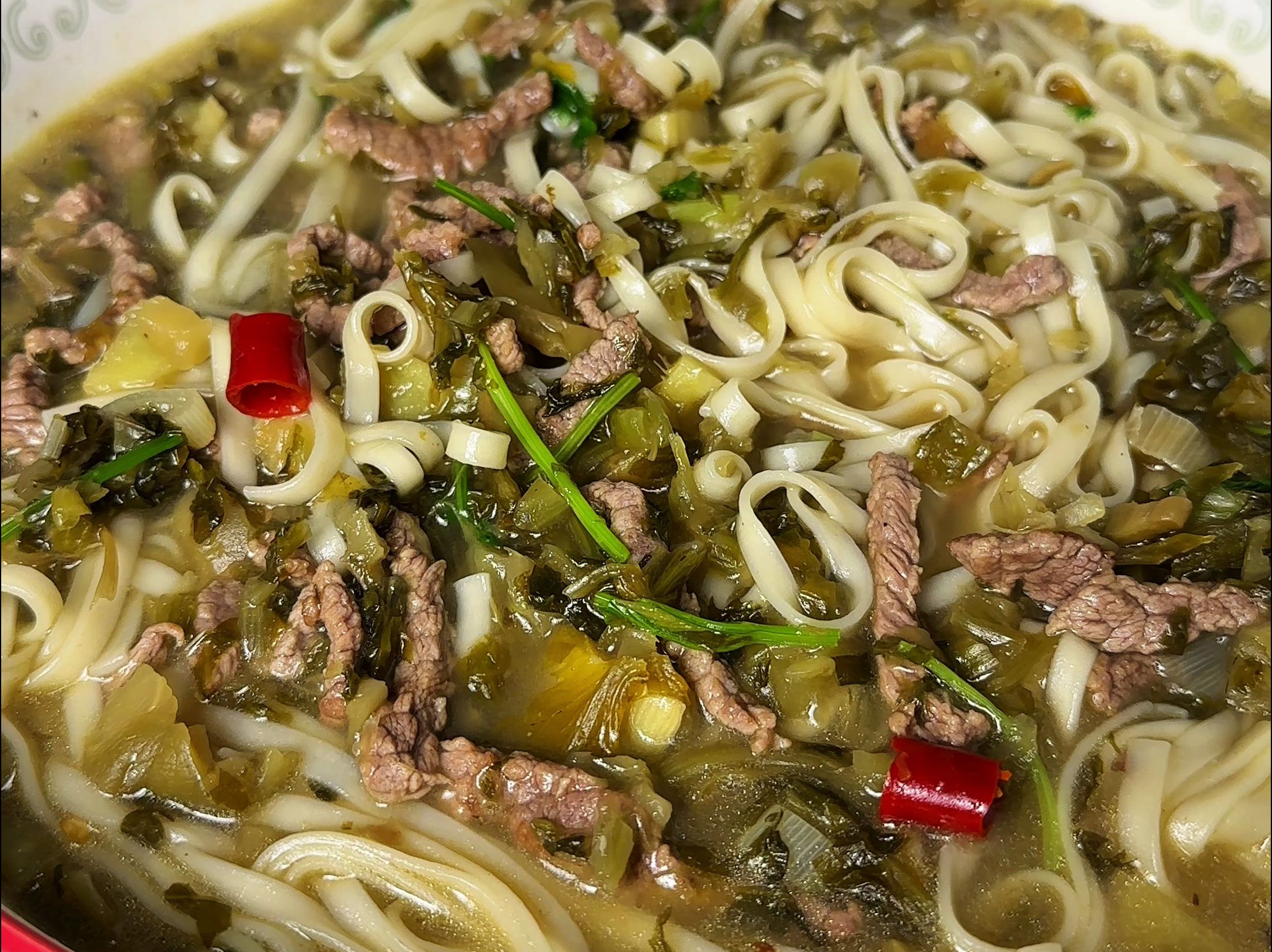 亚洲四大面汤之一雪菜肉丝面 ,别看它做法平平无奇,味道很鲜美