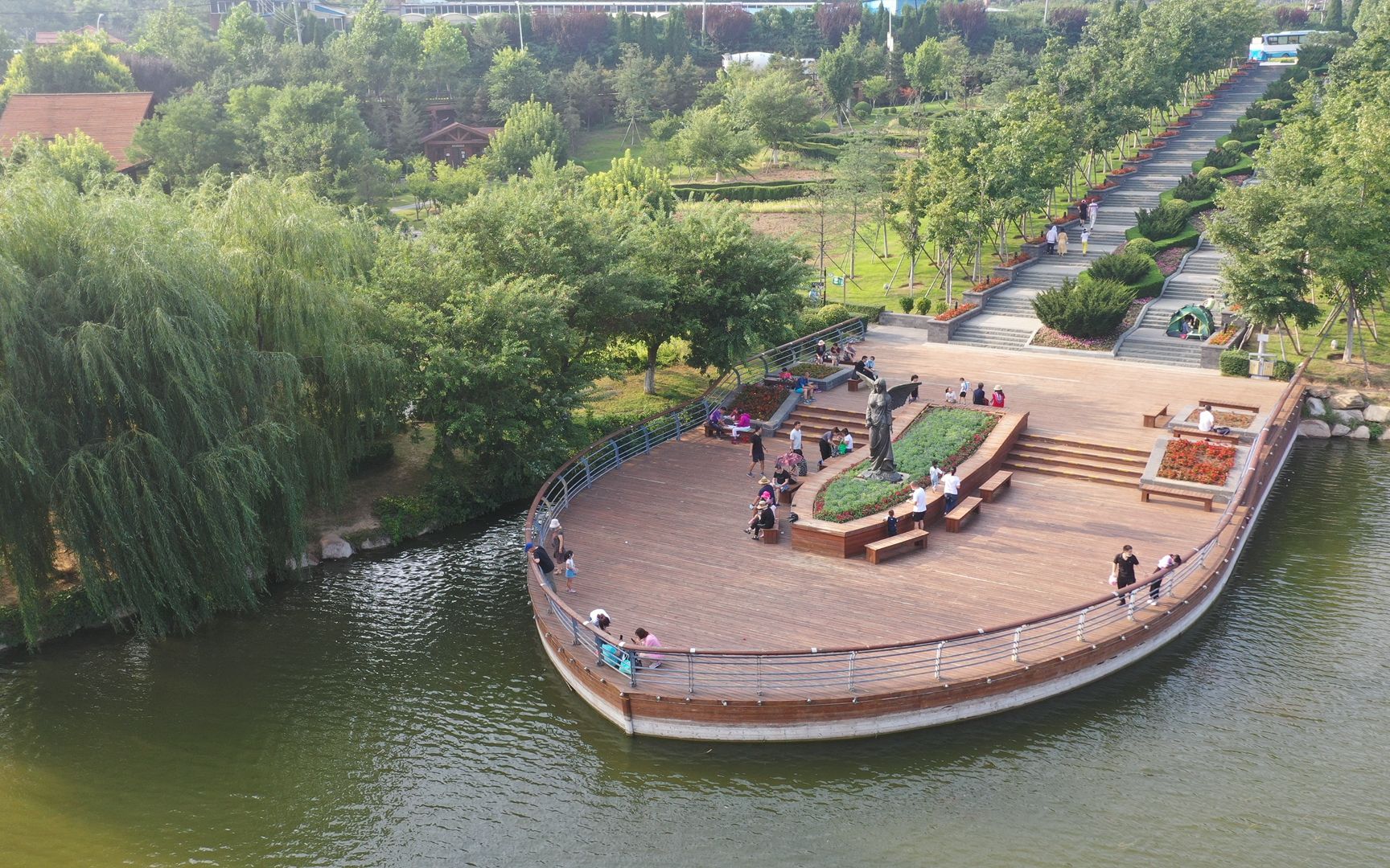 大连棠梨湖公园船型广场航拍(202008)