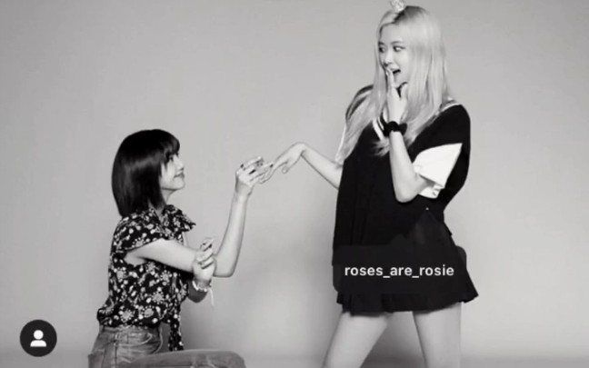 五花肉彩英亲自解释lisa照片求婚图片手势的意思这次翻译成中文给你们