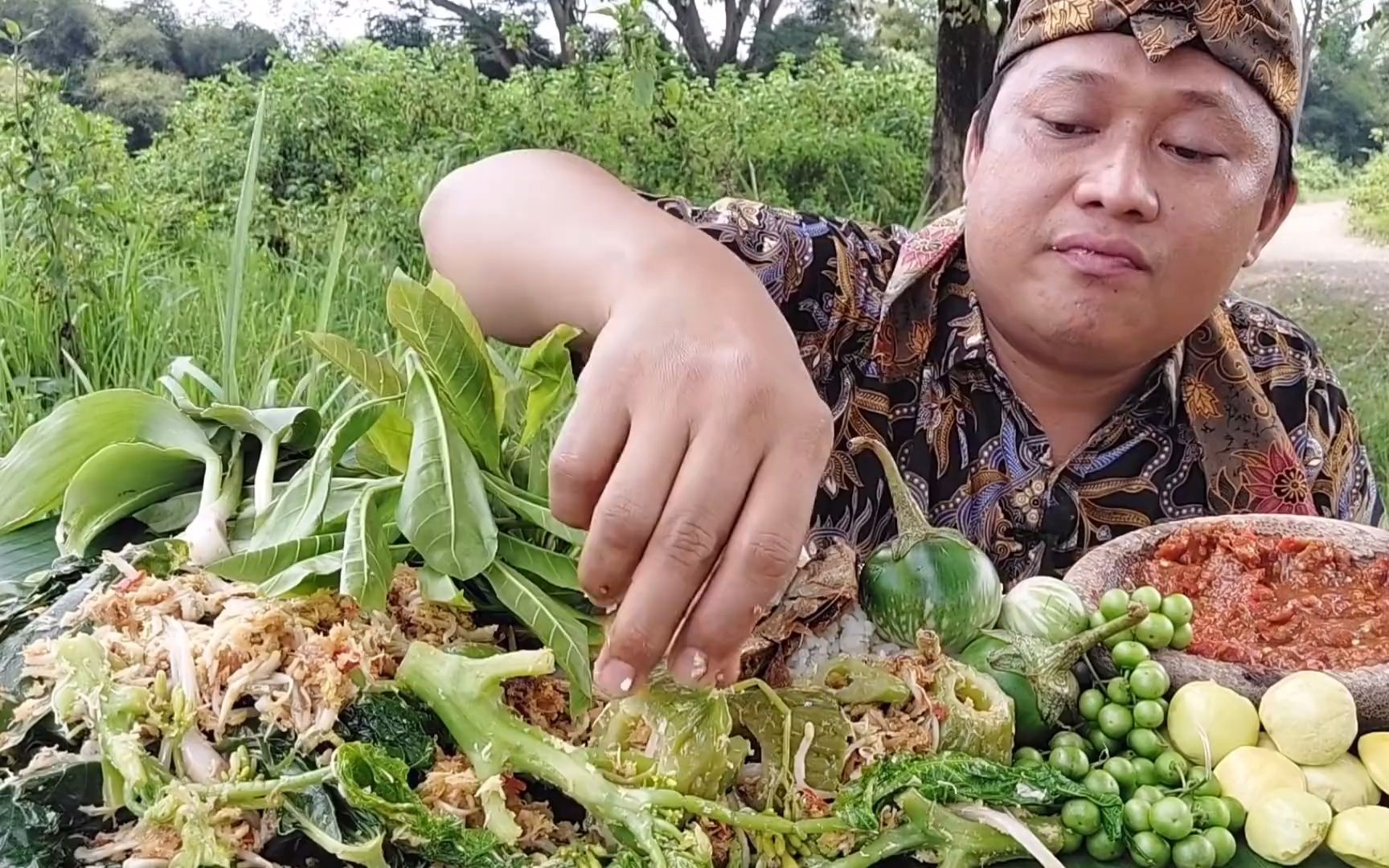 LALAP JENGKOL MUDA MENTAH + URAP BATANG PEPAYA + DAUN KENCUR + DAUN PUTAT MUKBA哔哩哔哩bilibili