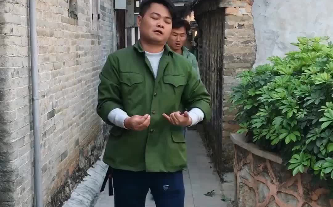 给我一起来左手六右手七左脚画圈右脚踢经纪人小微1