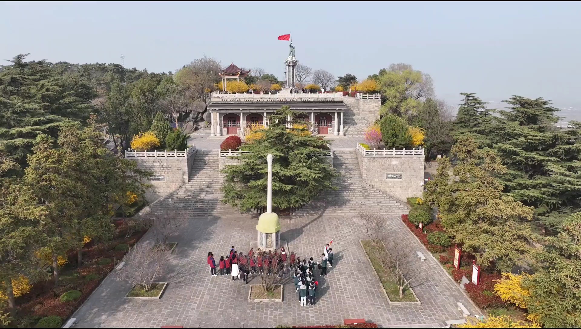 [图]缅怀革命先烈 赓续红色精神