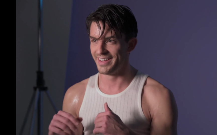 型男乔贝贝性感回应gay magazine |乔纳森贝利 jonathan bailey|同路