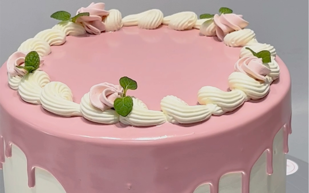 樱花粉淋面蛋糕