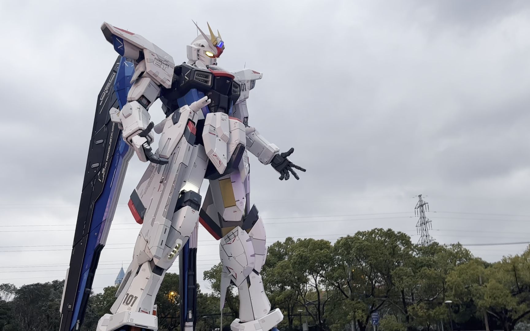 上海lalaport gundam灯光秀