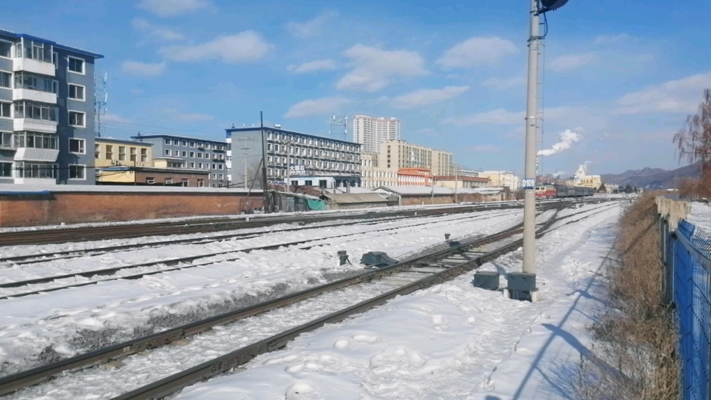 冬季的鸭大线4350次列车临江通化出白山市站本务沈局梅段df4d0183