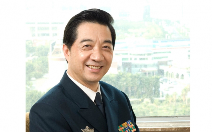 把局座张召忠p成妹子,人家才不是骗子呢