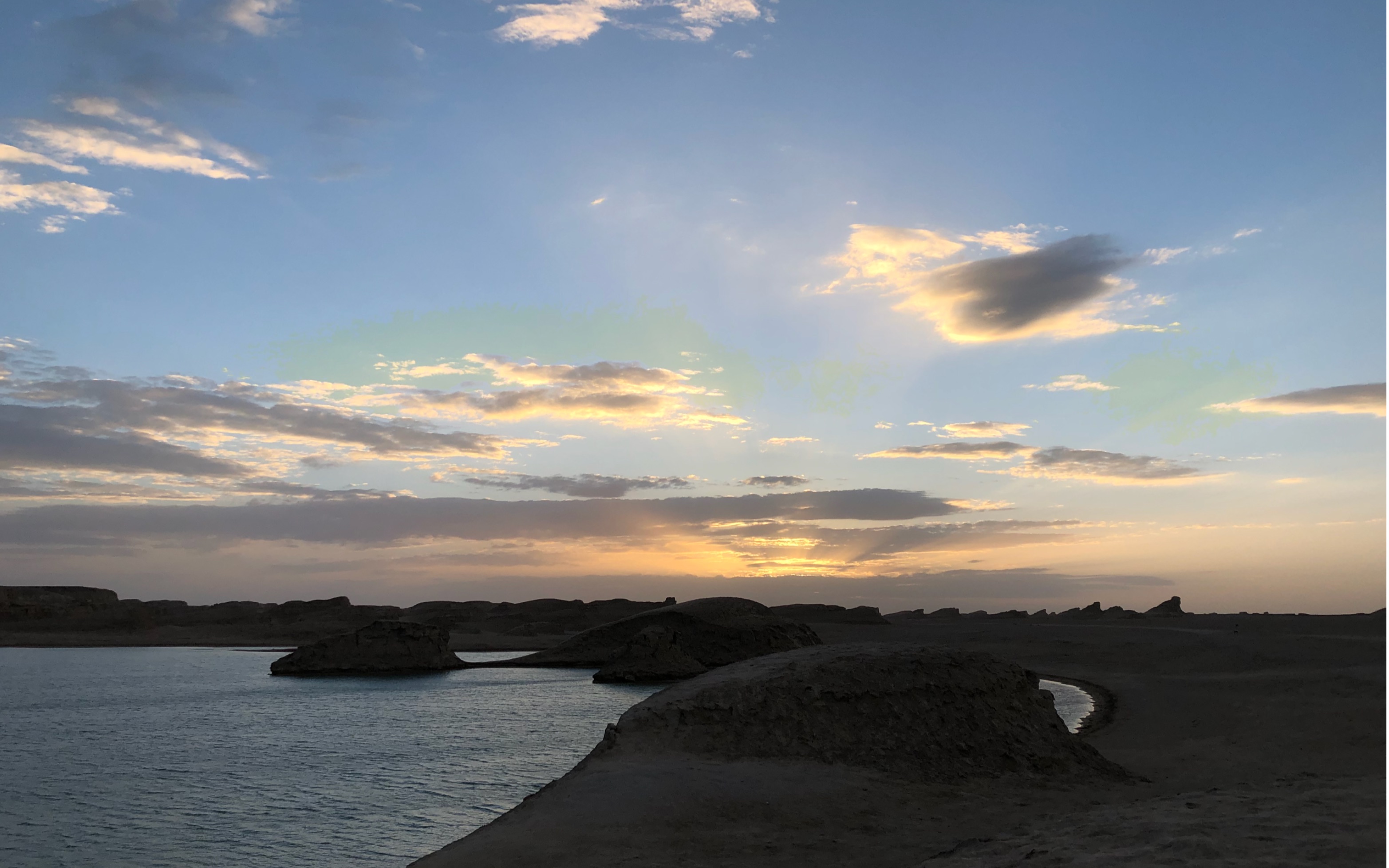 水上雅丹的绝美日落