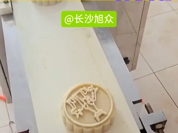 揭秘包馅食品生产秘诀 全自动一体机 效率质量双提升 机器全自动化 操作便捷 自动包馅 自动印花 花纹可定制 生产效率快 大小均匀 口感好 关注我了解更多...