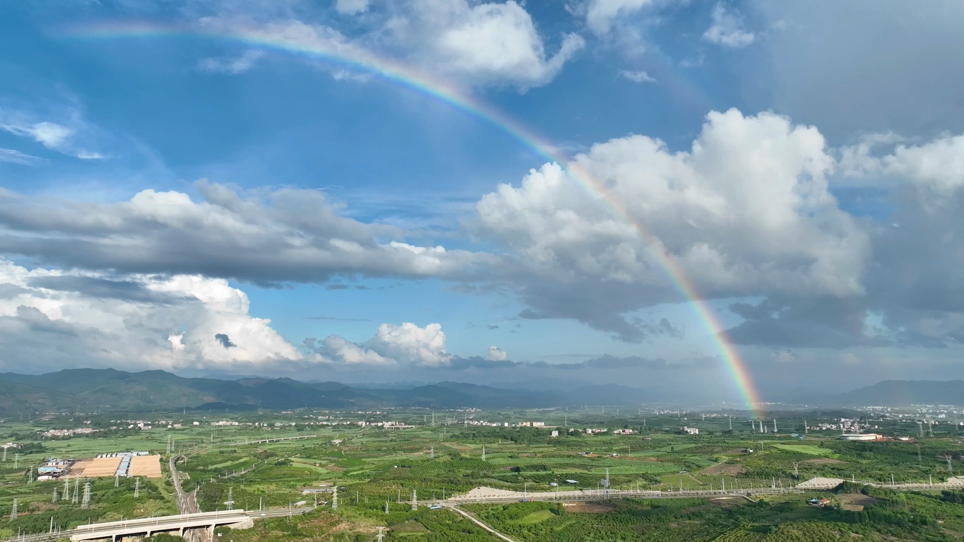 雨后初晴是天空的景象图片