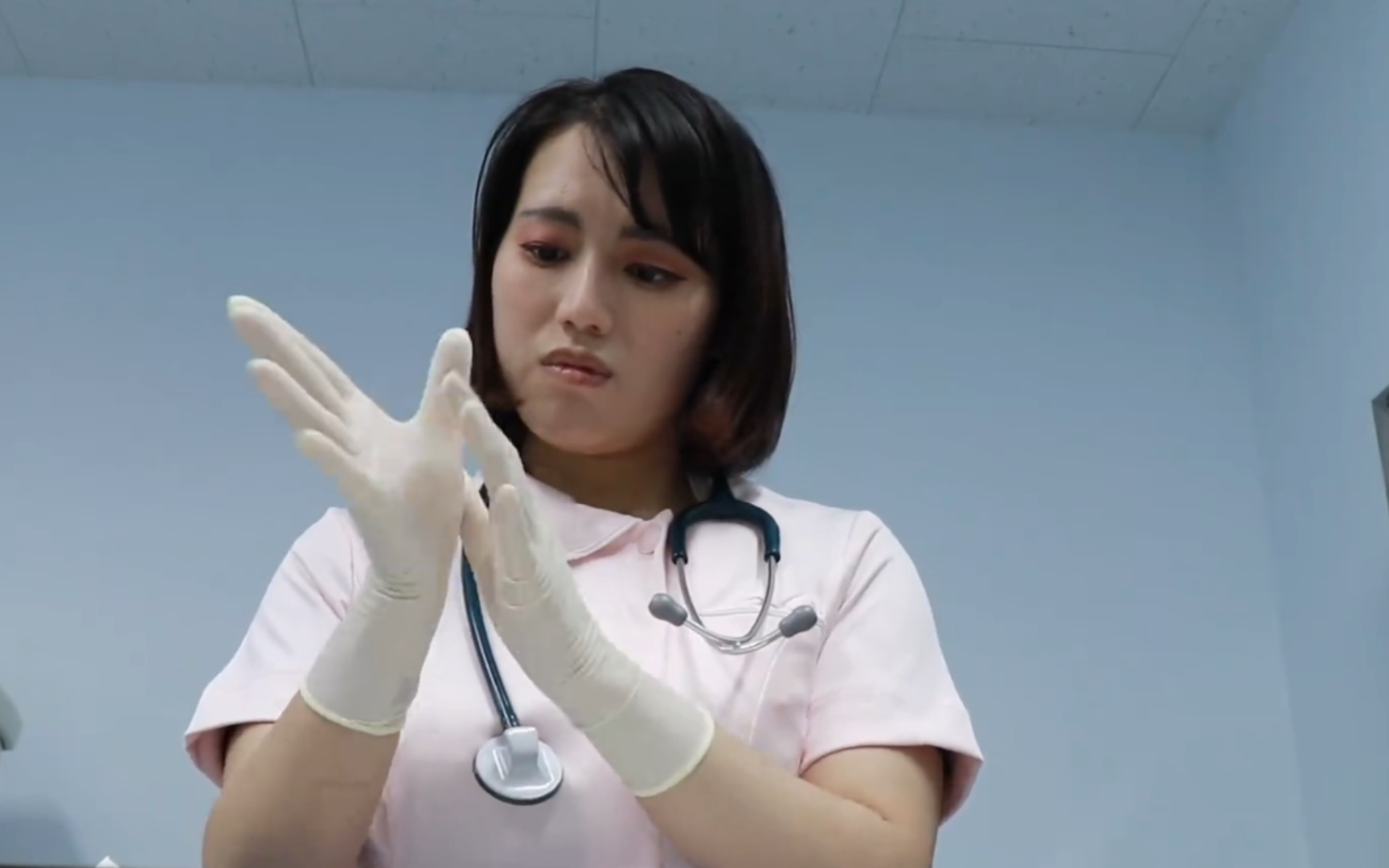 [手术模拟]女医戴乳胶手套绑架你做手术实验