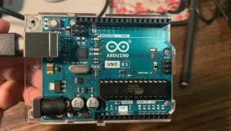 玩下arduino uno，第一个程序，一个渐变红绿双色led灯