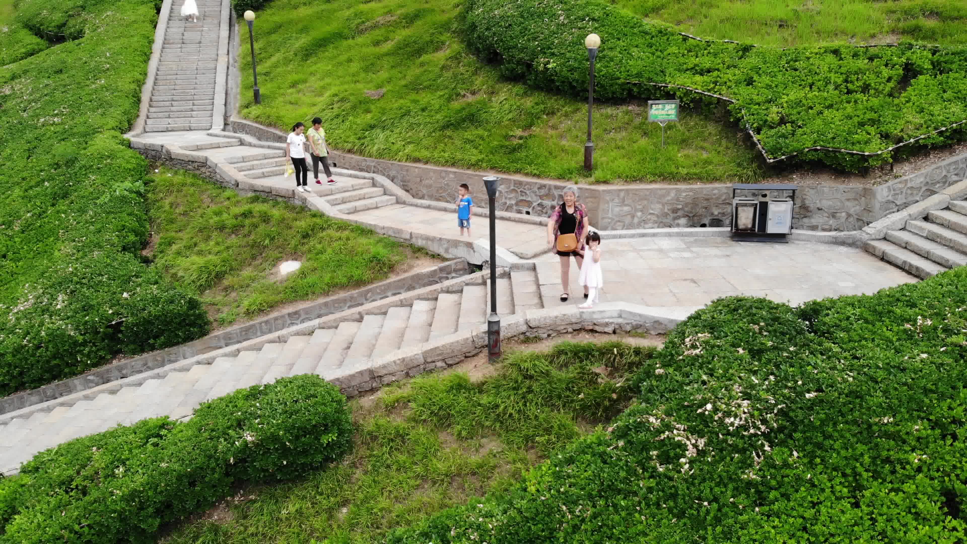 航拍保康-紫薇广场低空试飞【4k画质】_哔哩哔哩 (゜-゜)つロ 干杯