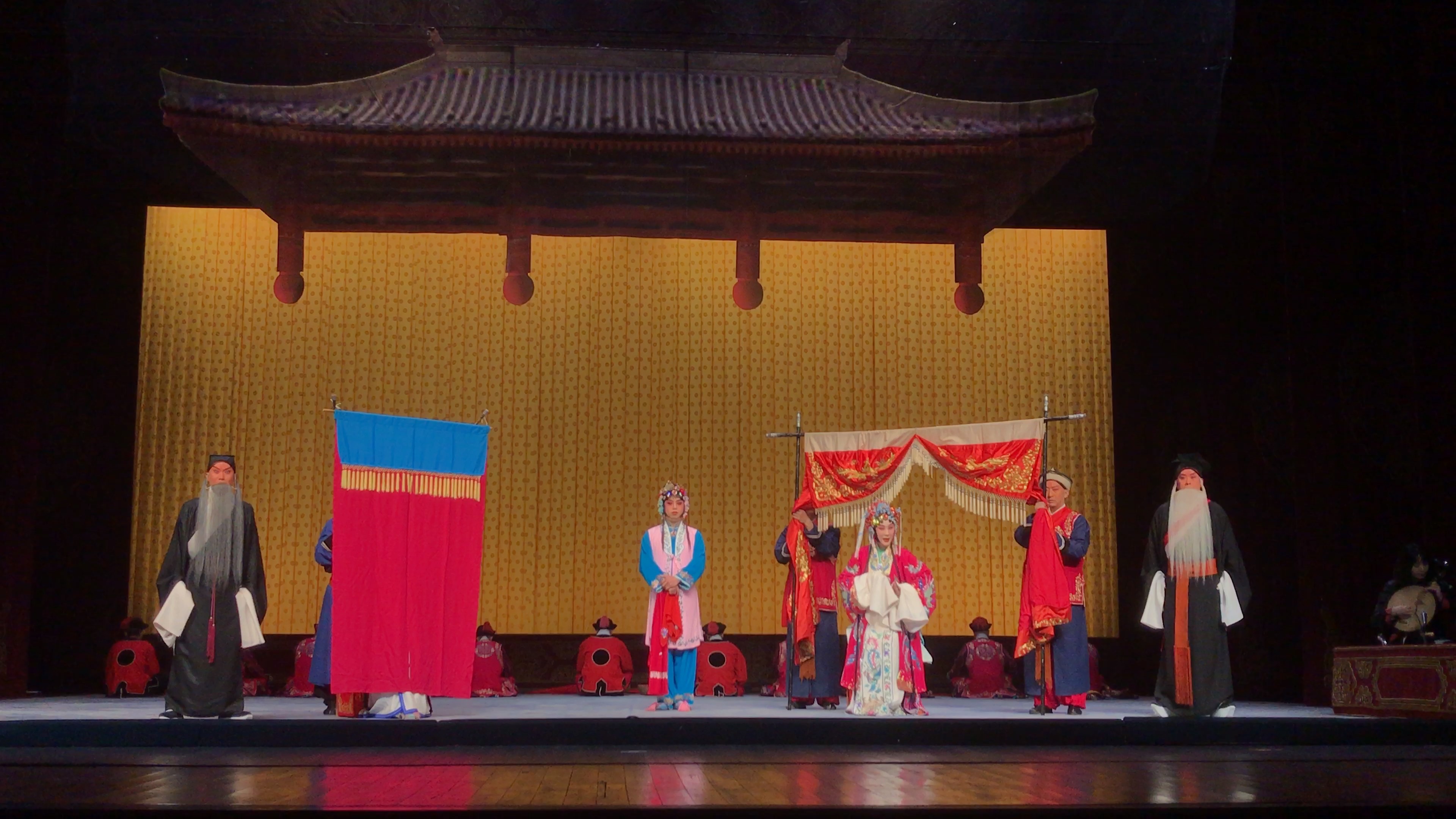 08湖北京剧院 吕洋老师的《锁麟囊》春秋亭选段_哔哩哔哩 (゜-゜)つロ