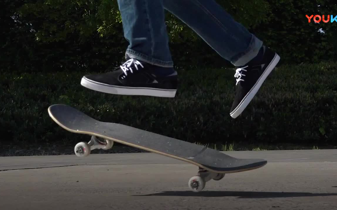 sikana带你从零开始学滑板教你横向180度转板技巧