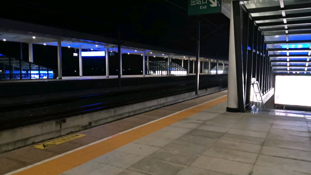 crh1b1076d3126张家港站6站台减速停靠深圳北淮安东