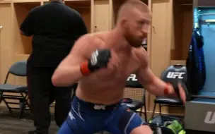 Télécharger la video: UFC285博尼卡尔后台热身，主赛马上开始了