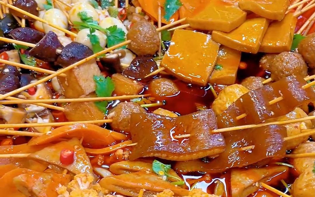 真那么简单?热卤串串一把过,在街边常见的串串,你吃过没