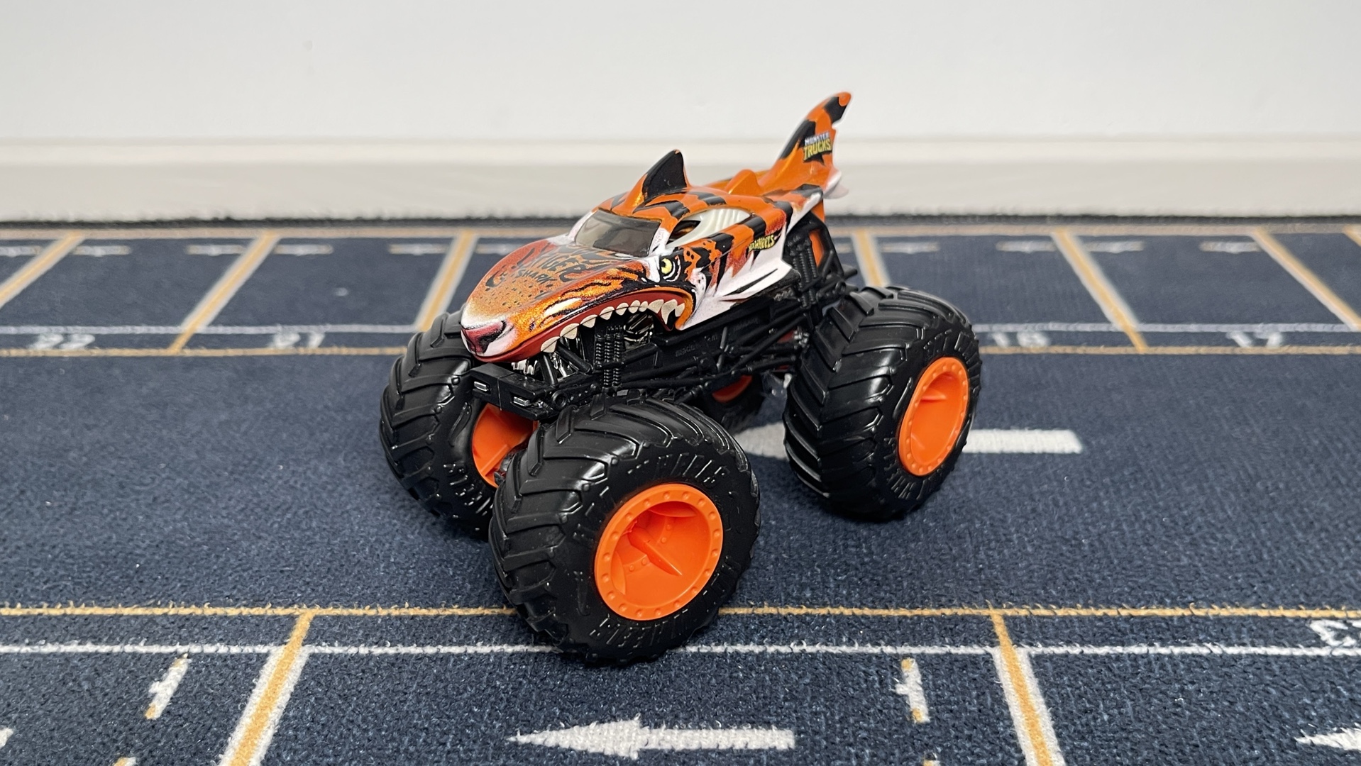 风火轮 hotwheels 狂野大脚车 虎鲨车