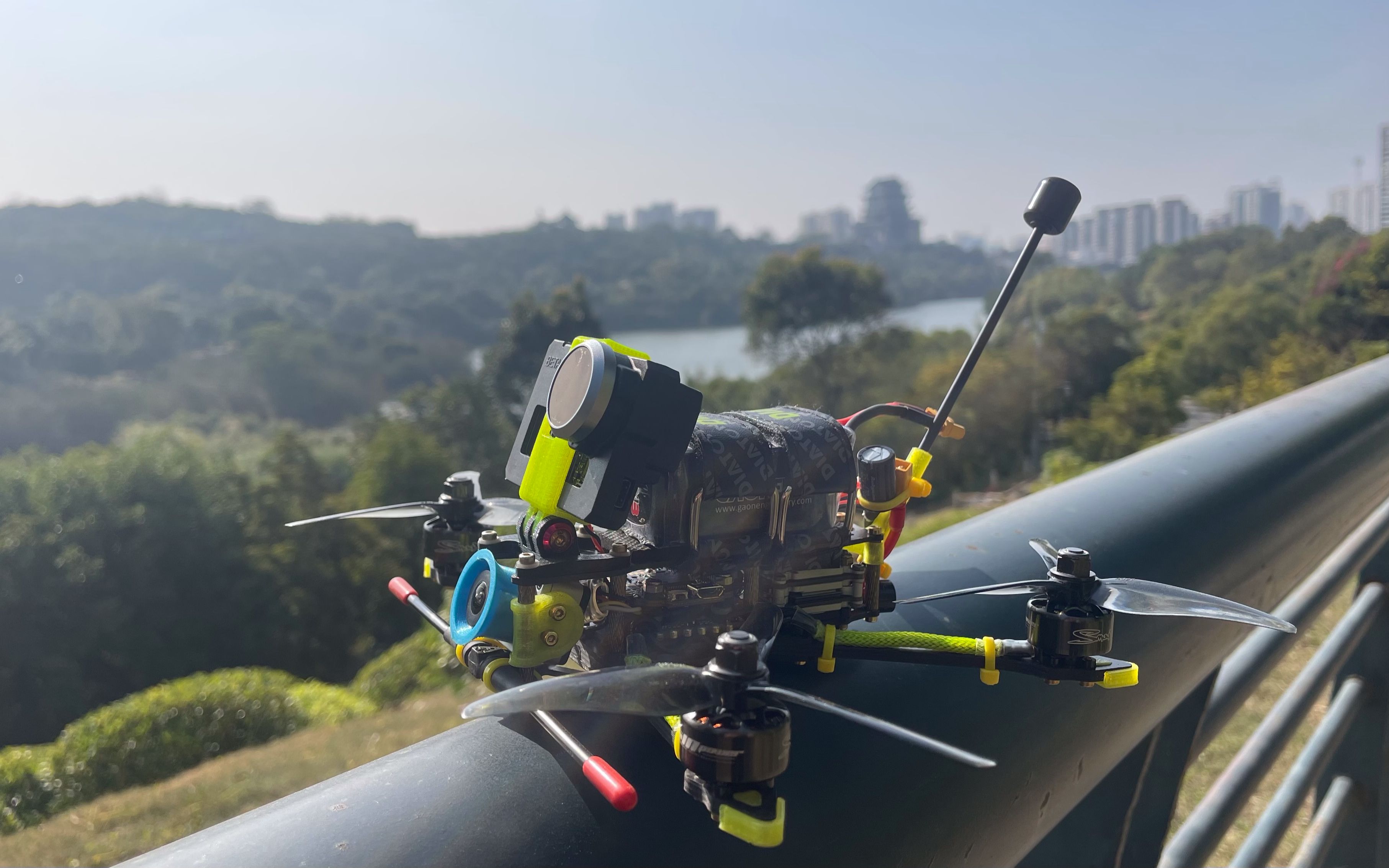 大疆fpv裸狗4寸穿越机,微远航,树顶巡航