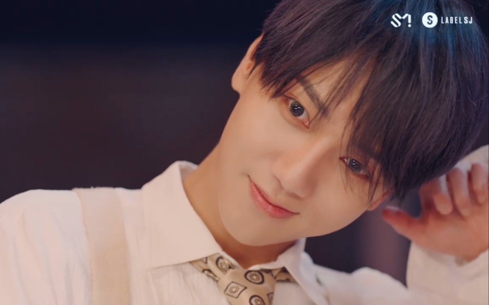 [图]【金钟云】YESUNG☁️ mini四辑“Beautiful Night”MV公开啦