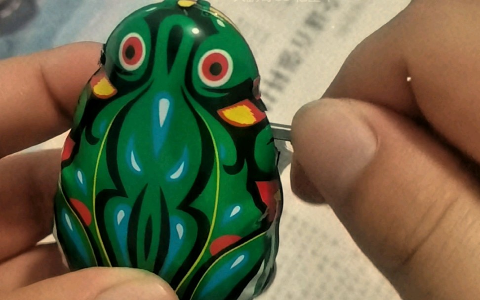 这个绿皮青蛙你还有印象吗?还记得小时候玩过的这个玩具吗?