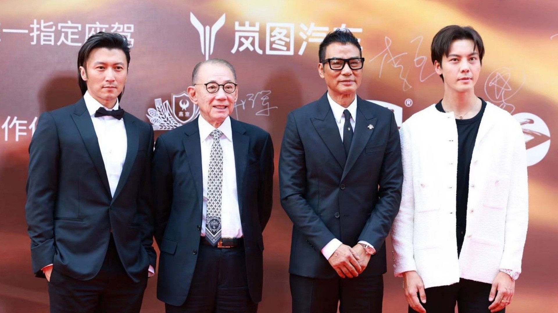 谢霆锋任达华陈伟霆同框亮相华表奖红毯,三人合作新片即将上映