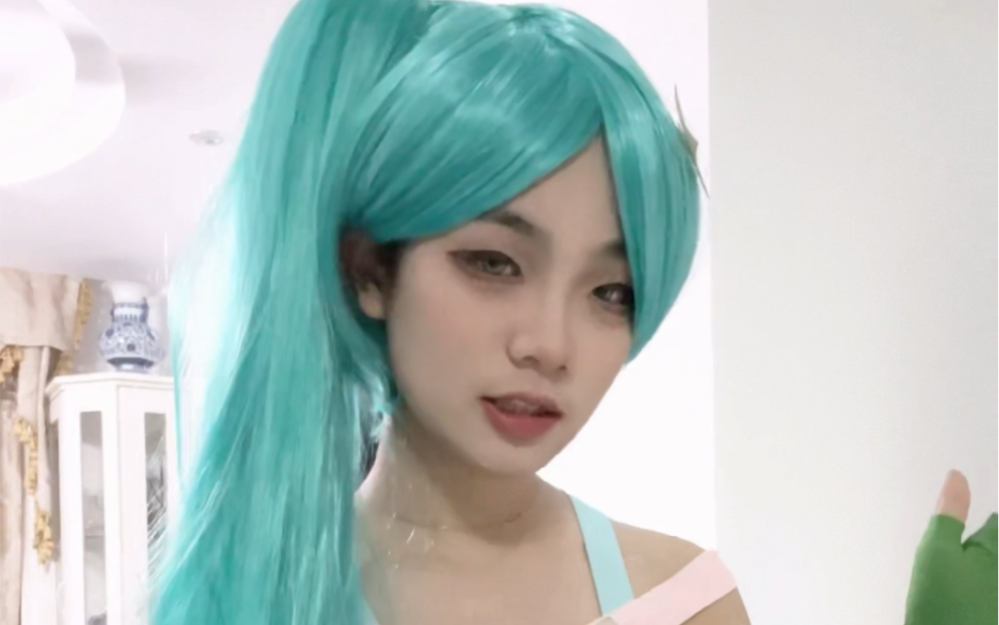 【贝贝cos】是大家给我的力量～ 贝贝在线蹲三连(星星眼jpg.