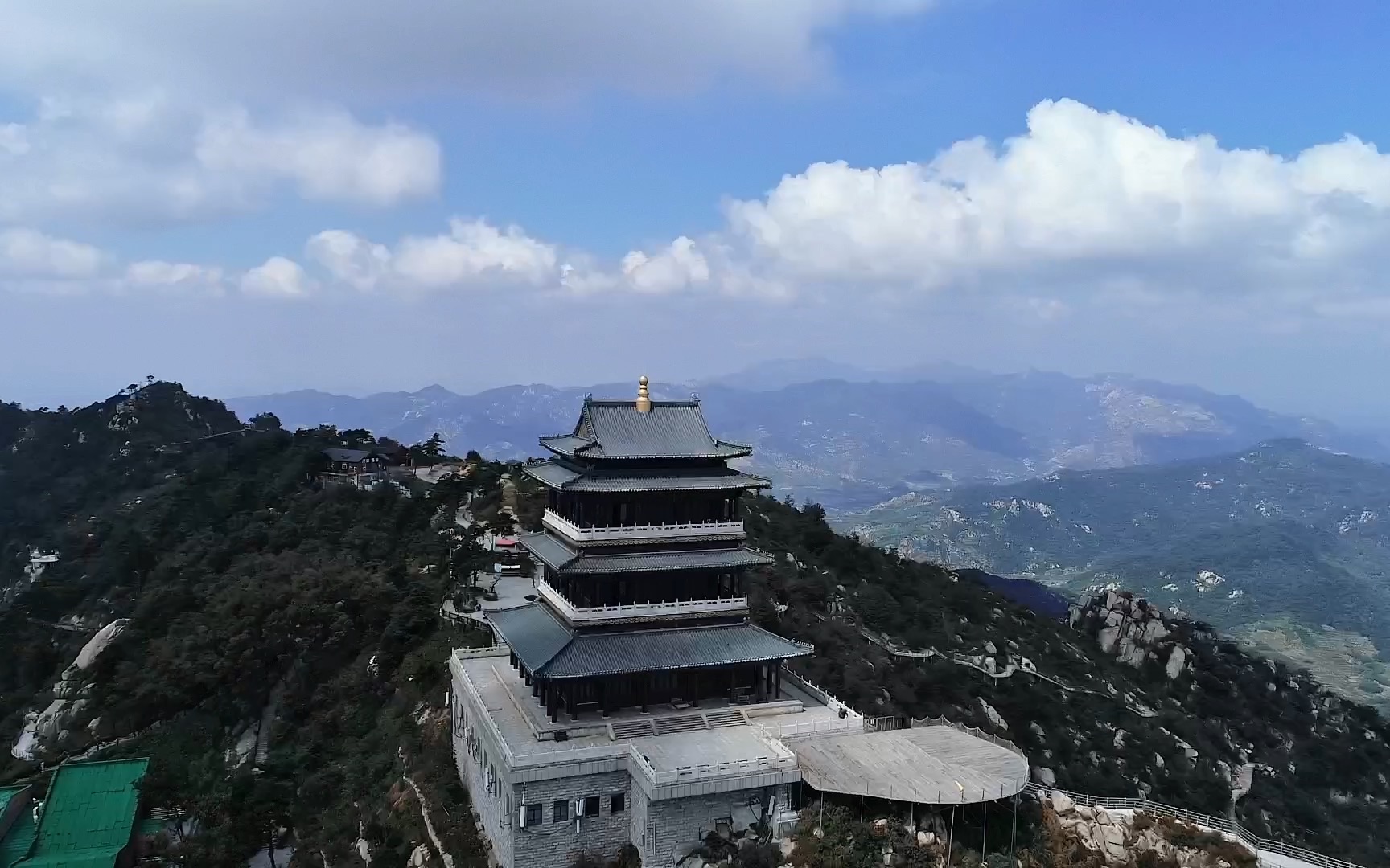 天蒙山之巅,触手可及那山顶的蓝天白云