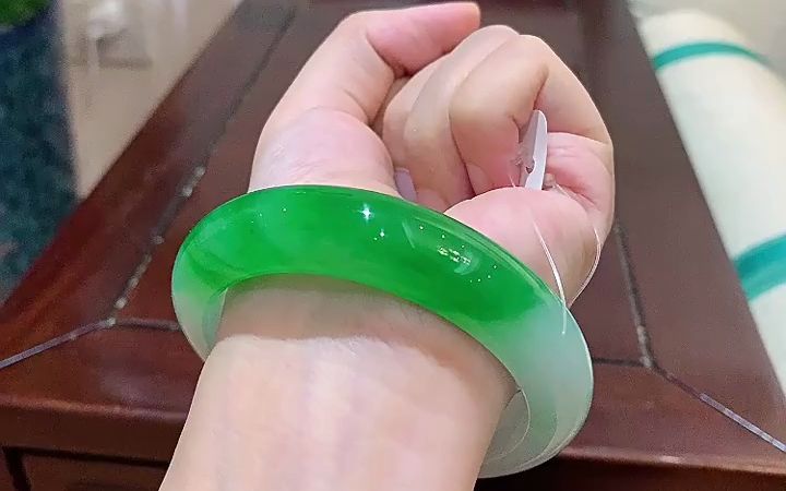 56 8正圈冰糯种正阳绿翡翠手镯缅甸天然玉器靓丽镯