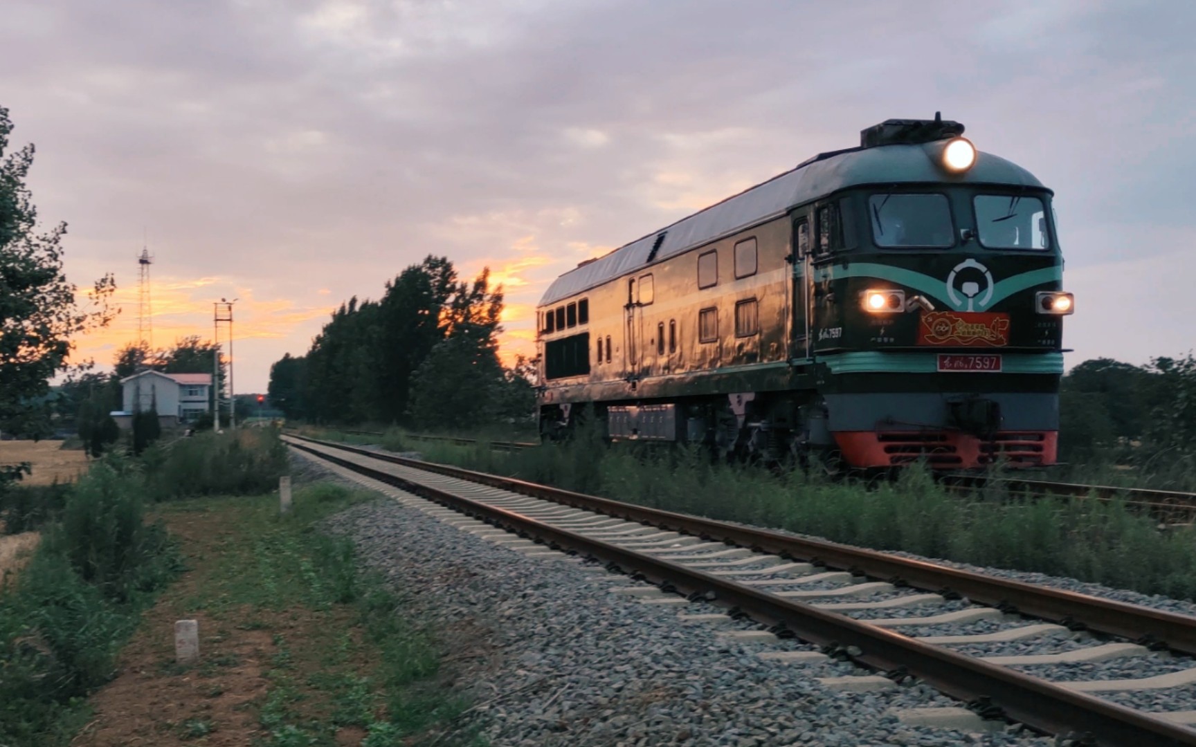 [平禹铁路]乘着夕阳下班回家的瓜爷df4b7597