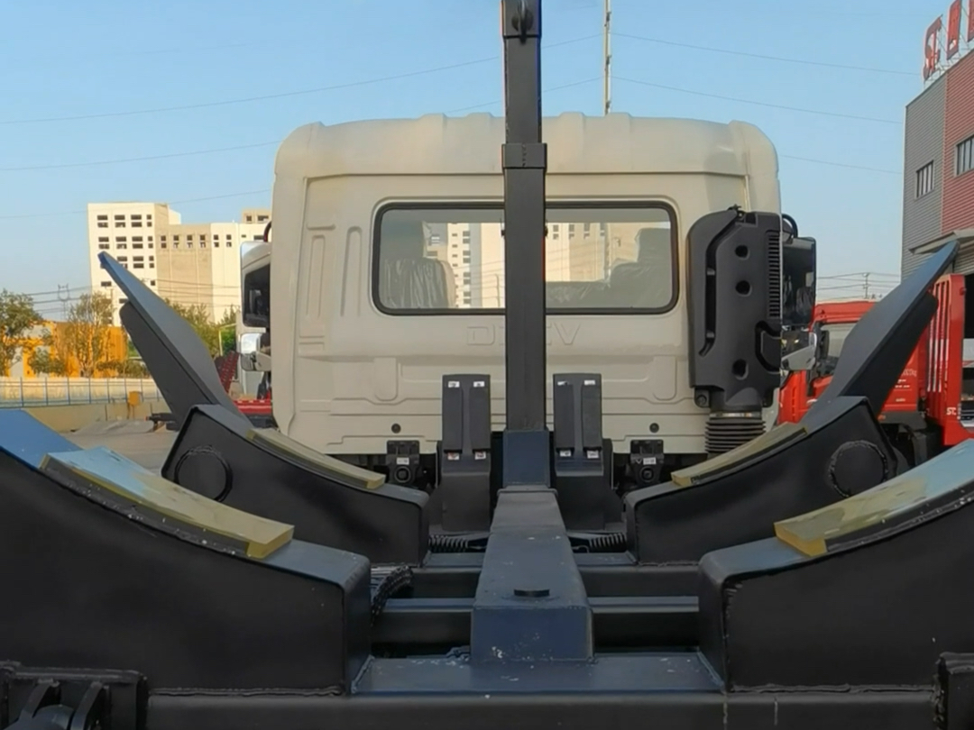 东风天锦背罐车,油田背罐车,砂浆罐背罐车.筒仓背罐车