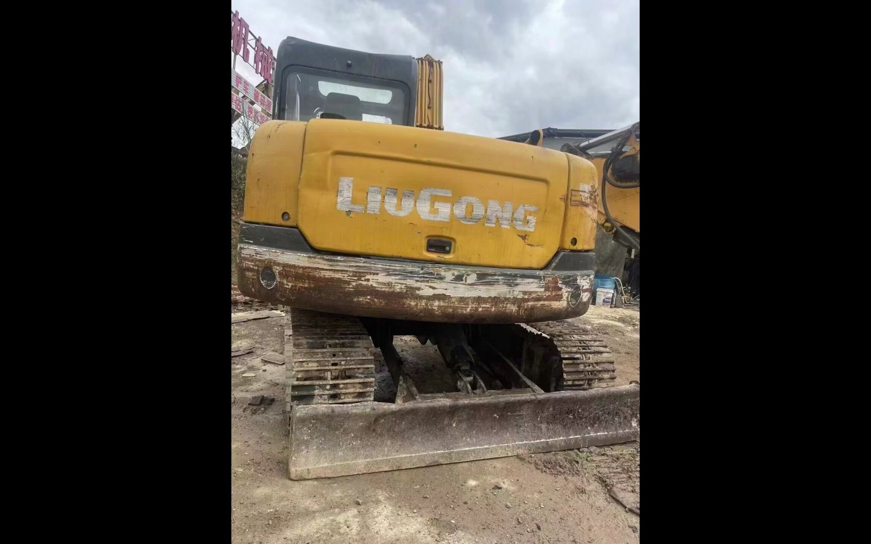 挖机二手挖掘机买卖15年柳工908d挖掘机多少钱,性能免检,5万多块钱