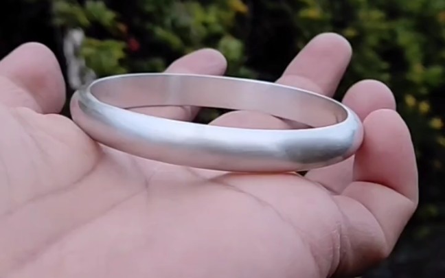 哑光泥鳅背银手镯