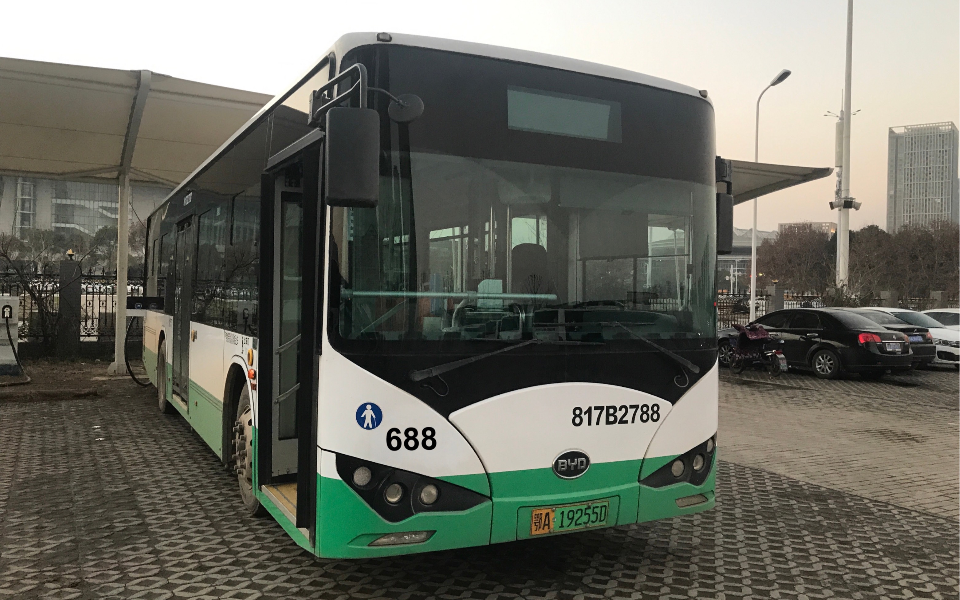 新线首发【武汉公交】688路 前方展望 小军山出行新选择_哔哩哔哩