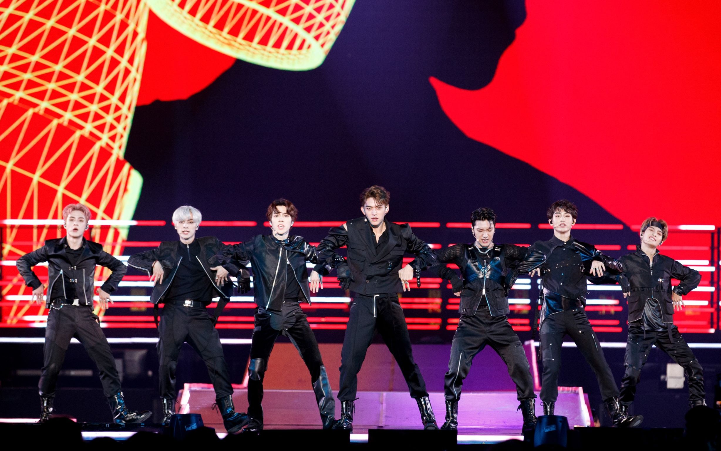 黄旭熙中首2019mama威神vwayvintroperfmoonwalktakeoff舞台