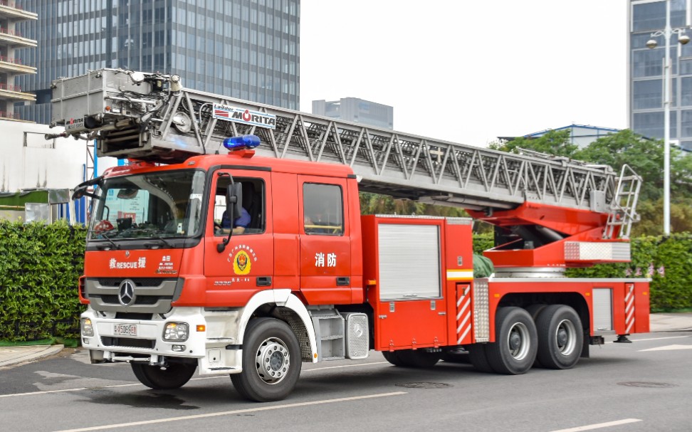 【应急车辆】正在闪灯退场的广州消防森田50米钢梯车_哔哩哔哩 (゜-゜