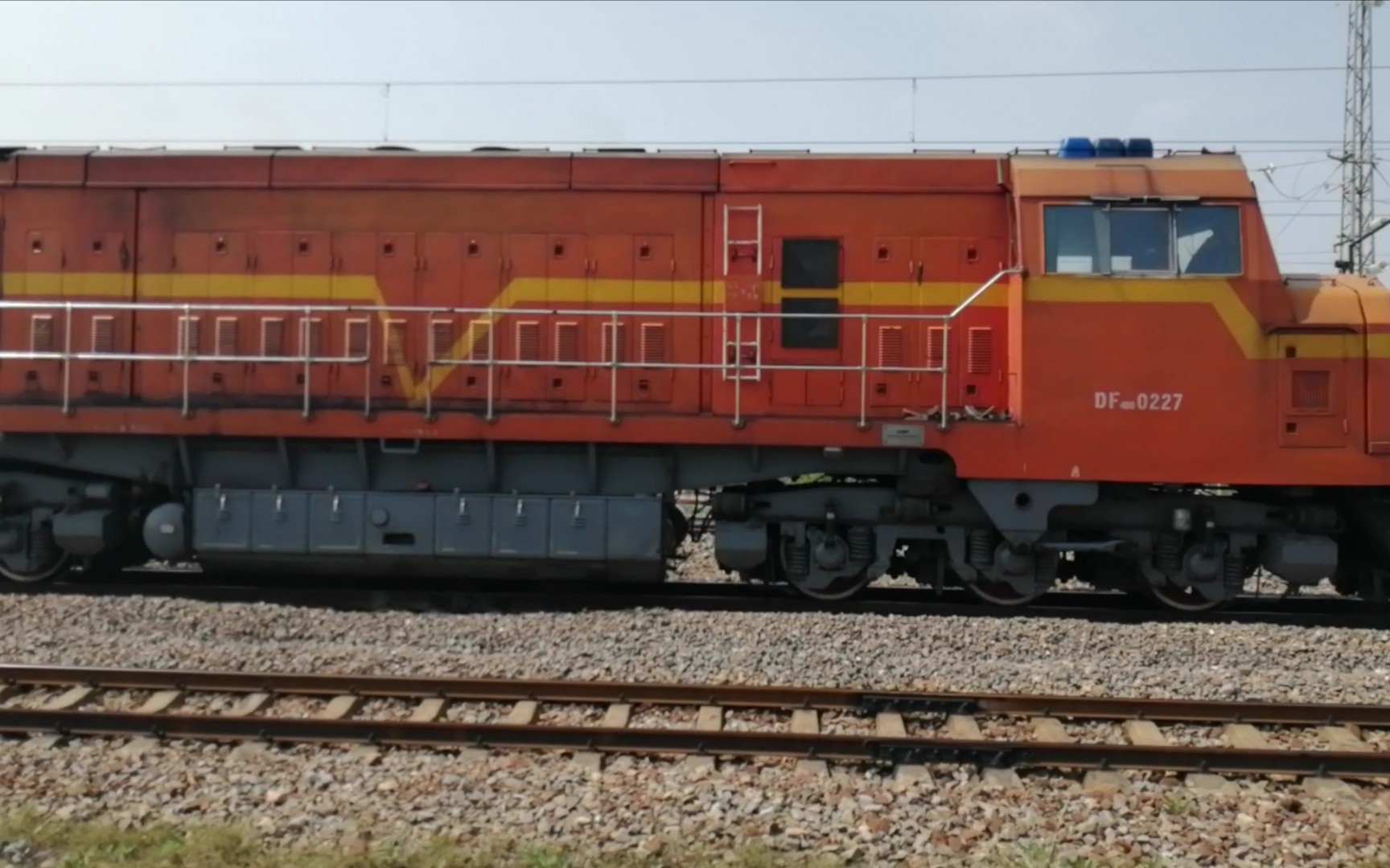 df4dd-0227牵引货车经过苗圃车站_哔哩哔哩_bilibili