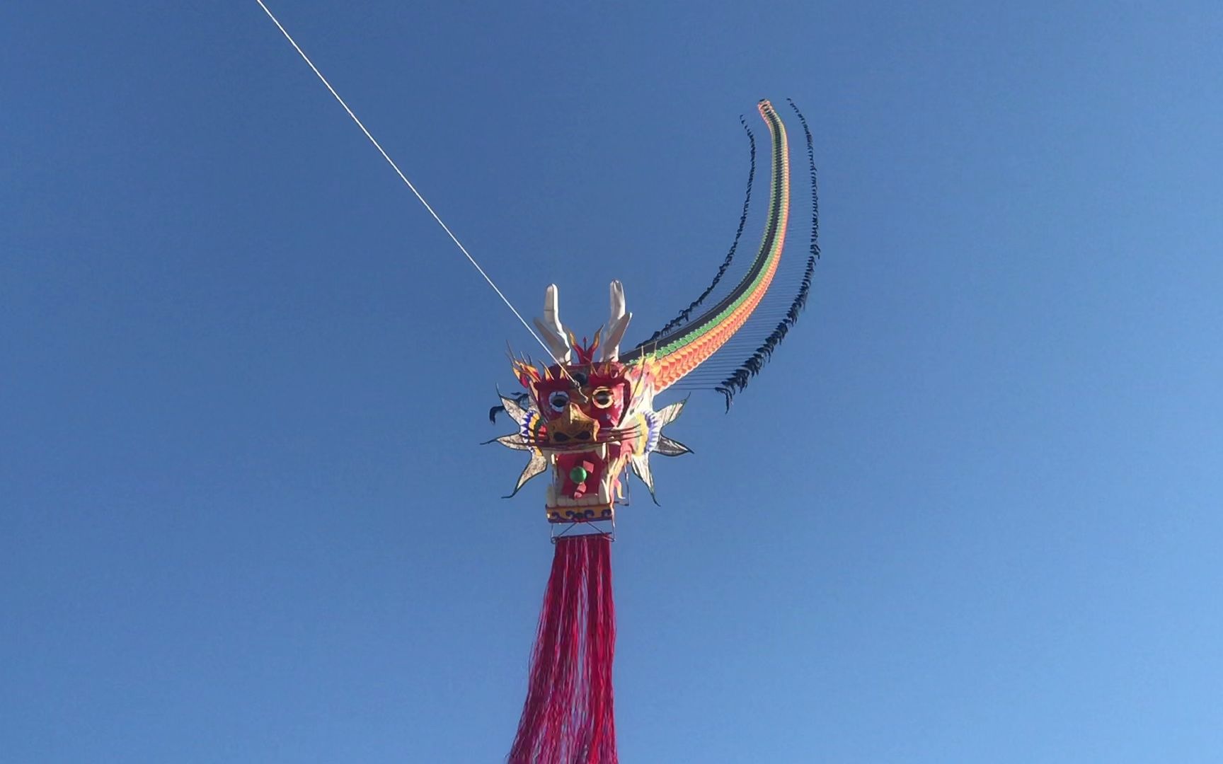 震撼放飞河北小伙儿手工制作风筝多年巨头龙风筝艺术非遗文化中国龙