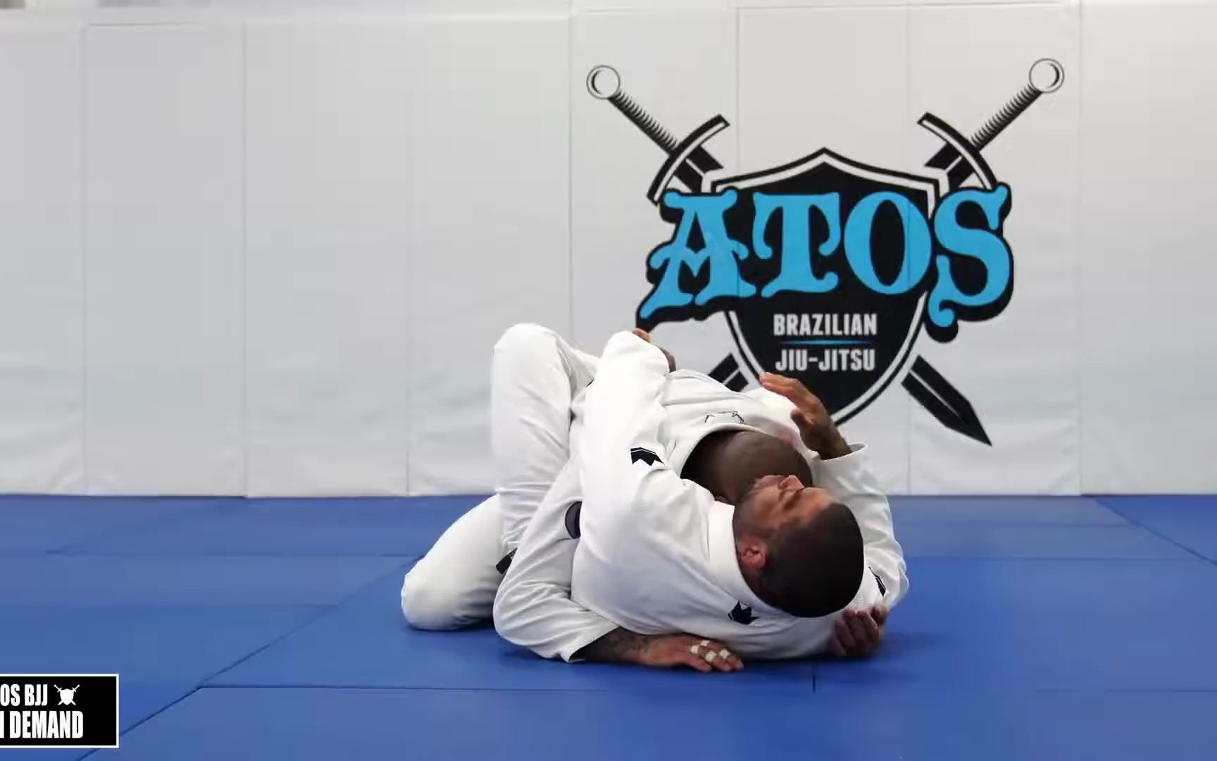 [图]Andre Galvão Breaks Down The Closed Guard Triangle