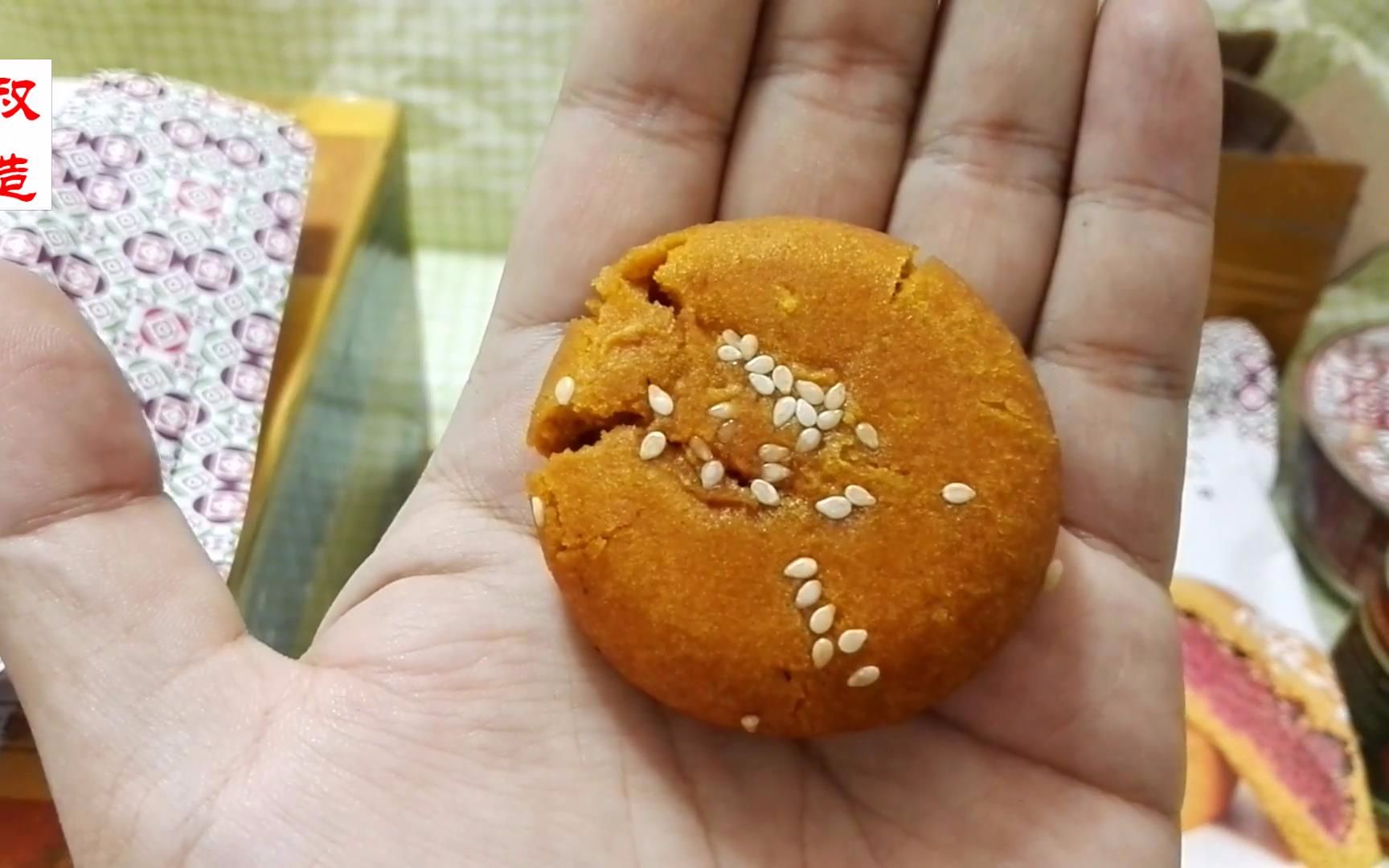 圆叔开包俄罗斯熊罐头试吃云南鲜花饼