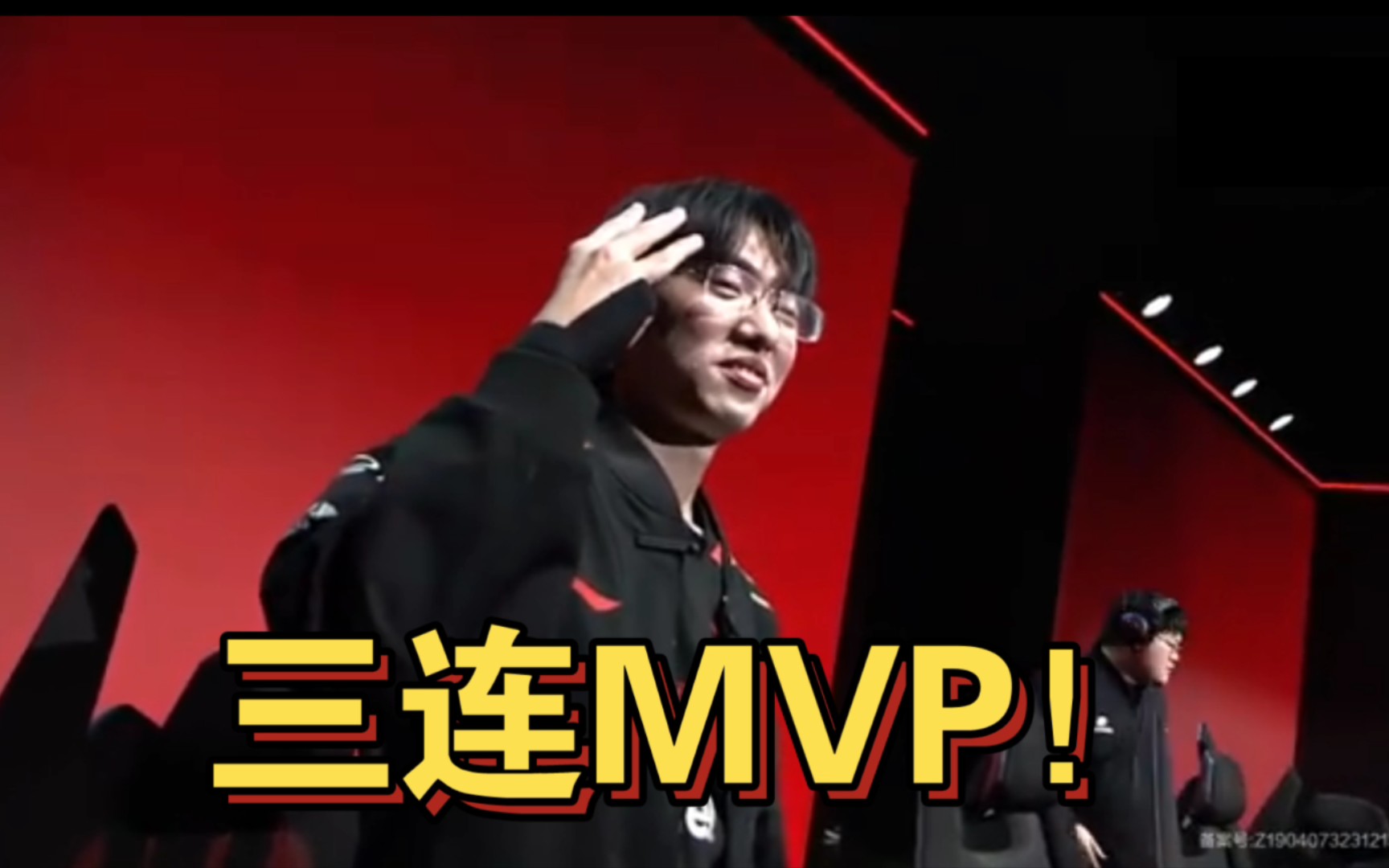 Flandre获得3连MVP,对着镜头摆出帅气的pose!闭关后强势归来!!!电子竞技热门视频