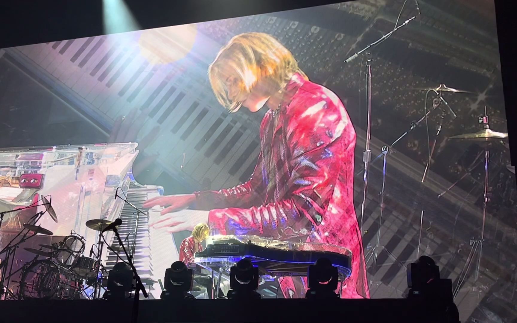 [图]THE LAST ROCKSTARS Yoshiki林老板钢琴独奏 Kurenai Born To Be Free 纽约公演