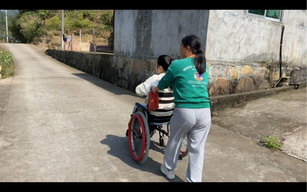 [图]坐着轮椅去祈福，全村丹桂飘香