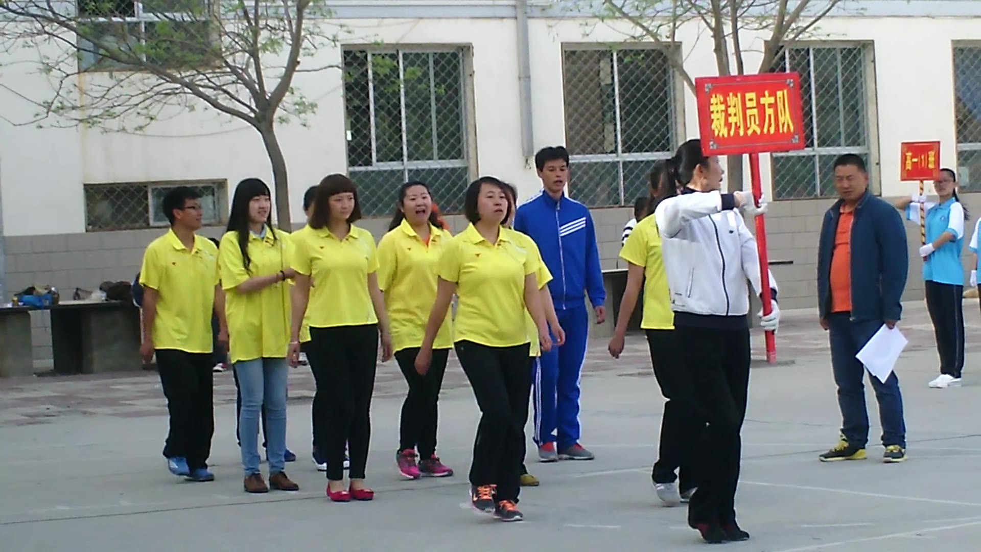 甘肃省酒泉市肃州区育英中学运动会录像(走正步)